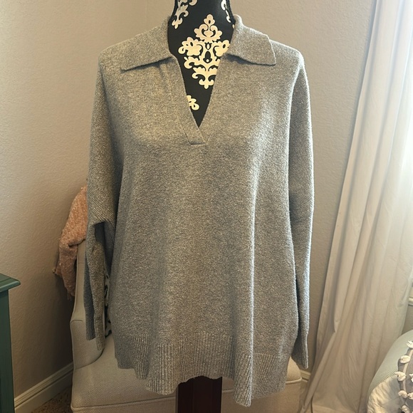 LOFT sweater - M, but fits very loosely - Picture 1 of 6